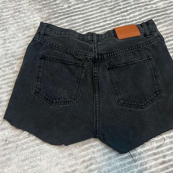 Princess Polly Black Xena Crossover Denim shorts - Size 10 - Picture 6 of 8